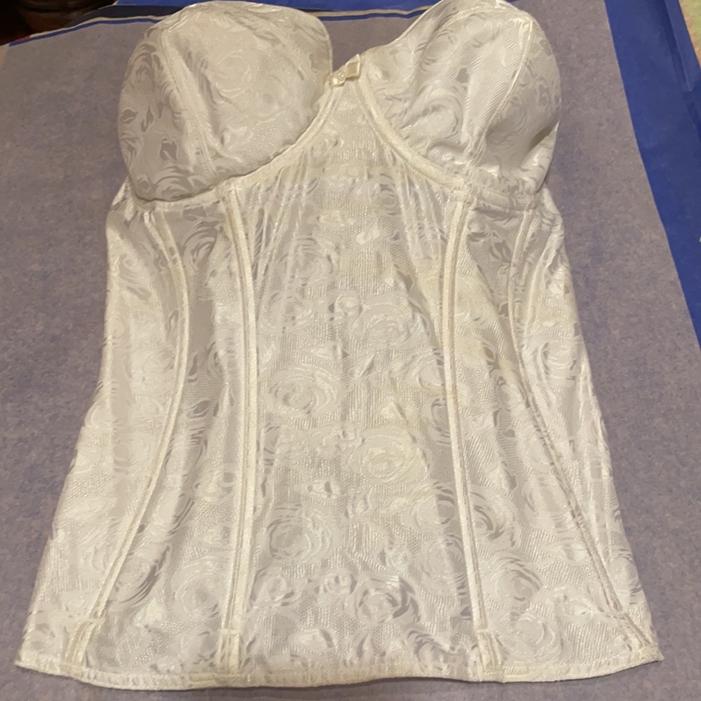 NWOT FELINA UNDERWIRE PUSH UP STRAPLESS BRA